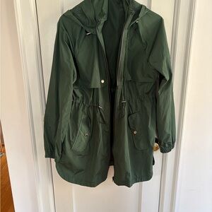Lightweight packable rain/ wind jacket